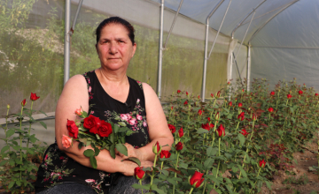 "აქაურობა სიცოცხლეს მიხანგრძლივებს" - ყვავილების სათბური და 60 წლის ფერმერი განმუხურიდან (ფოტო/ვიდეო)