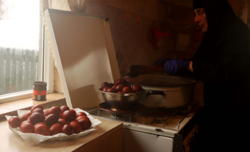 წითელი კვერცხები კორცხელის დედათა მონასტრიდან  - მზადება აღდგომის დღესასწაულისთვის (ფოტო/ვიდეო)