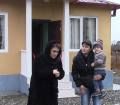 ზუგდიდის გამგეობამ მარტოხელა დედას სახლი გადასცა (ვიდეო) 