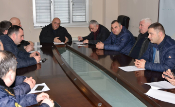 გუბერნიაში საგანგებო სხდომა გაიმართა (ვიდეო)