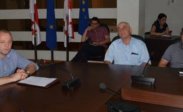 გიზო სართანია გამგეობის თანამშრომლებს - "ხალხს ღირსეულად ემსახურეთ"