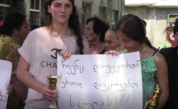 გათავისუფლებული სკოლის დირექტორი სასამართლოში ჩივილს აპირებს (ვიდეო)