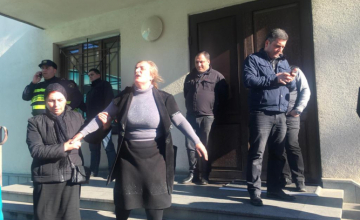თენგო ქობალიას დედა შვილის გათავისუფლების მოთხოვნით აქციების გაგრძელებას გეგმავს (ვიდეო)