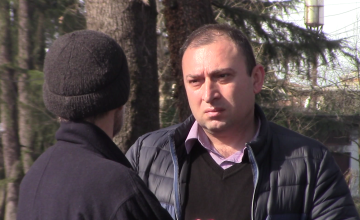 მოშიმშილე დევნილები მერაბ ქვარაიამ მოინახულა (ვიდეო)