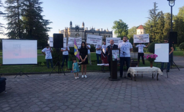 ვგეგმავთ სწორად, ვხარჯავთ მომჭირნედ, ვეხმარებით ერთმანეთს- თენგო ჯგუშიამ სააარჩევნო კამპანია დაასრულა (ფოტო)