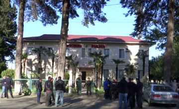 ზუგდიდში თანატოლის დაჭრაში ბრალდებული მოზარდი დააკავეს