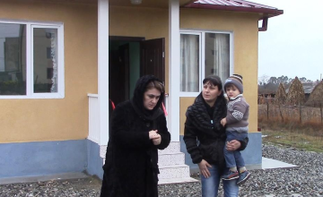 ზუგდიდის გამგეობამ მარტოხელა დედას სახლი გადასცა (ვიდეო) 