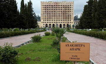 სოხუმის ცენტრალური პარკიდან გრუნტის პროჟექტორები მოიპარეს 