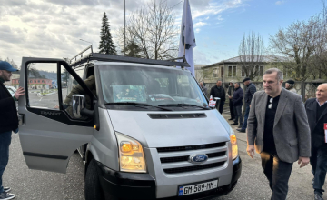 წალენჯიხიდან პრეზიდენტის სასახლისკენ სააკაშვილის შეწყალების მოთხოვნით კოლონა დაიძრა (ფოტო)