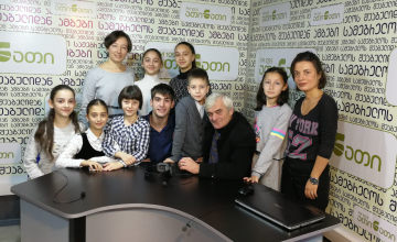 ანსამბლი "ეზი" რადიო "ათინათის" დილის გადაცემაში