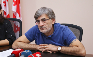 დომენტი სიჭინავა მშენებარე სტადიონზე: ბეტონის მესერის აშენებისთვის ხელი არ მომიწერია (ვიდეო)