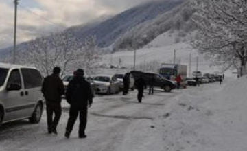 თბილისი გუდაურის მიმართულებით მოძრაობა შეწყდა