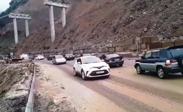 რიკოთის საუღელტეხილო გზაზე ავტოტრანსპორტის მოძრაობა დროებით შეზღუდული იყო