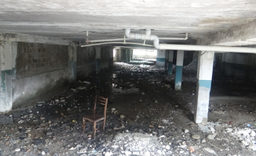 ზუგდიდში ყოფილი სააფთიაქო ქსელის შენობაში ჩასახლებული დევნილების შენობა(ფოტორეპორტაჟი)