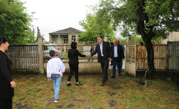 ლტოლვილთა სამინისტრო დევნილებისთვის სამეგრელოში სახლებს საკარმიდამო ნაკვეთით შეიძენს 