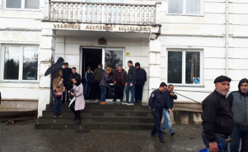 ბრალდებულის, რომლის მამამ თვითდაზიანება მიიყენა, სასამართლო პროცესი გადაიდო