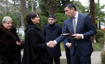 გიორგი გახარიამ დაღუპული პოლიციელების ოჯახებს ზუგდიდში ღირსების ორდენები გადასცა