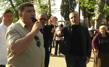 დარჩელში ია კერზაიას შვილი და "ოცნების" მხარდამჭერები ერთმანეთს დაუპირისპირდნენ