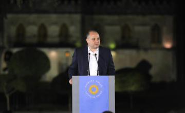 ირაკლი ჩიქოვანის განცხადებით ბოლო რვა წლის განმავლობაში დევნილი მოსახლეობის საცხოვრებელი ფართით უზრუნველყოფის კუთხით იმაზე მეტი გაკეთდა ვიდრე დანარჩენი 19 წლის განმავლობაში