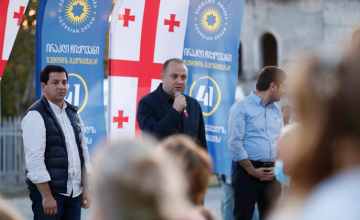 არჩილ თალაკვაძე - ძნელად წარმომიდგენია, რომ ზუგდიდი იმსახურებდეს სხვანაირ ადამიანს, თუ არა ისეთ განათლებულ, გამოცდილ, წესიერ და პროგრესულ კაცს, როგორიც არის ირაკლი ჩიქოვანი
