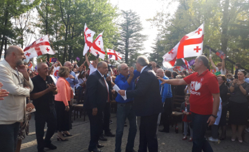 გრიგოლ ვაშაძე ზუგდიდში ამომრჩევლებს შეხვდა (ვიდეო)