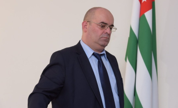 სოხუმი კიშინიოვის აეროპორტიდან თავისი მინისტრის დეპორტს აპროტესტებს