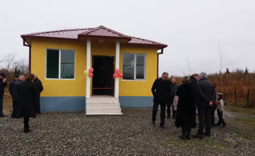 ზუგდიდის გამგეობამ ბენეფიციარებს საცხოვრებელი სახლები გადასცა (ვიდეო)