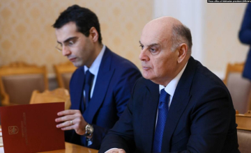 ასლან ბჟანიამ ინალ არძინბას "უმაღლესი დიპლომატიური რანგი" მიანიჭა