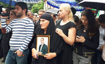  სარალიძის მხარდასაჭერად დაღუპული ბესიკ ჯგუშიასა და ზვიად ლაგვილავას ოჯახები გაემგზავრნენ