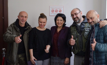 სალომე ზურაბიშვილი თბილისის სააპელაციო სასამართლოში ფოტოგრაფების პროცესზე დასასწრებად მივიდა ®️