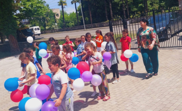 Отметили по разному - Международный день защиты детей в Сухуми и Зугдиди