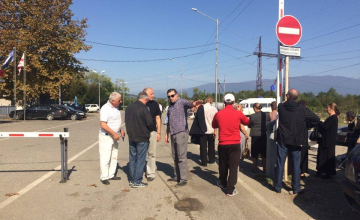 დევნილები ენგურის ხიდზე გადმოსვლის მიზეზს არ ასახელებენ (ვიდეო)  