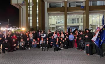 ზუგდიდის აქციის მონაწილეები აღდგომის დღესასწაულს სამხარეო ადმინისტრაციის შენობასთან ერთად შეხვდნენ