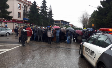 ცენტრალურ გზაზე მოძრაობა ნაწილობრივ შეფერხებულია