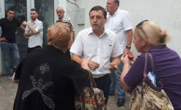 "ქართული ოცნების" ზუგდიდის ოფისთან ხმაურია