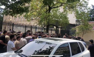 სოხუმში „აპარტამენტების შესახებ კანონის" დამტკიცებას აპროტესტებენ