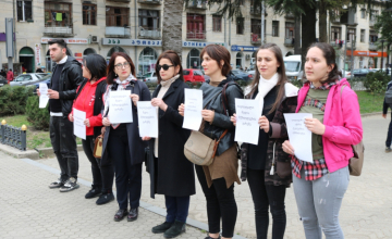 "სოლიდარობა აჭარის ტელევიზიის ჟურნალისტებს" - აქცია ზუგდიდში (ვიდეო)