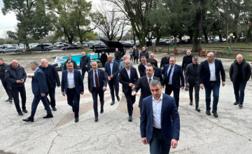 ზუგდიდში ღარიბაშვილის თავმჯდომარეობით “ქართული ოცნების” რეგიონული შეხვედრა მიმდინარეობს