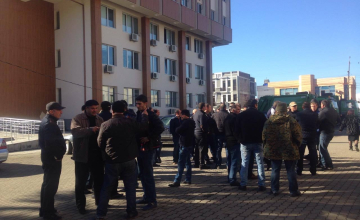 ზუგდიდში გუბერნიასთან მონადირეების აქცია მოეწყო (ვიდეო)
