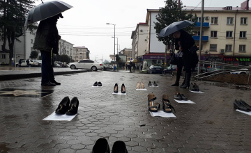 ზუგდიდში ქალთა დღე პერფორმანსით აღნიშნეს (ვიდეო)