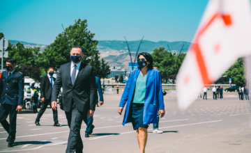 პრეზიდენტი პოლიციელებს: სამარცხვინოა, რომ საქართველოში ქალებს კლავენ ბავშვების თვალწინ