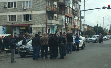 ზუგდიდში ავტოსაგზაო შემთხვევის შედეგად ორი ადამიანი დაშავდა 