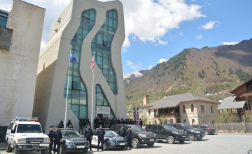ხაიშში პოლიციელს სცემეს