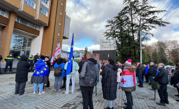 ზუგდიდში სამხარეოსთან საპროტესტო აქცია მიმდინარეობს (ფოტო)