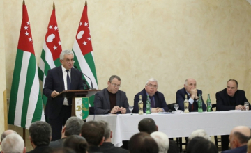 რაულ ხაჯიმბას „პრეზიდენტობა“კიდევ ერთი ვადით სურს 