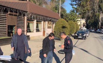სოხუმში სამი ადამიანიას მკვლელობაში ეჭვმიტანილ მამაკაცს წინასწარი პატიმრობა შეეფარდა