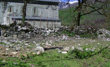 სქურის ფერისცვალების ტაძარს გალავნით შემოსაზღვრავენ 