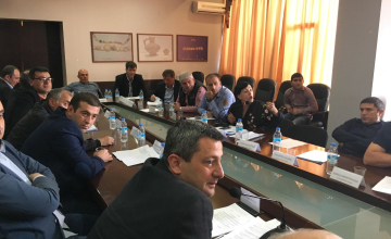 ოპოზიცია მმართველ გუნდს სოციალურ და ჯანდაცვის პროგრამების დაფინანსების შემცირებაში ადანაშაულებს 