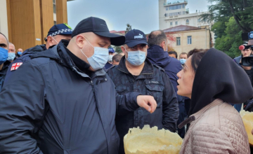 სამხარეო ადმინისტრაციასთან ღომის ქერქის მიტანას ხმაური მოყვა