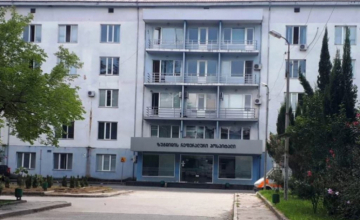 ზუგდიდში მამაკაცს თავში ბლაგვი საგანი ჩაარტყეს, იმყოფება კომატოზურ მდგომარეობაში